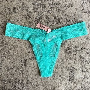 🛼 NWT Victoria’s Secret Aqua Blue Lace Thong Sml